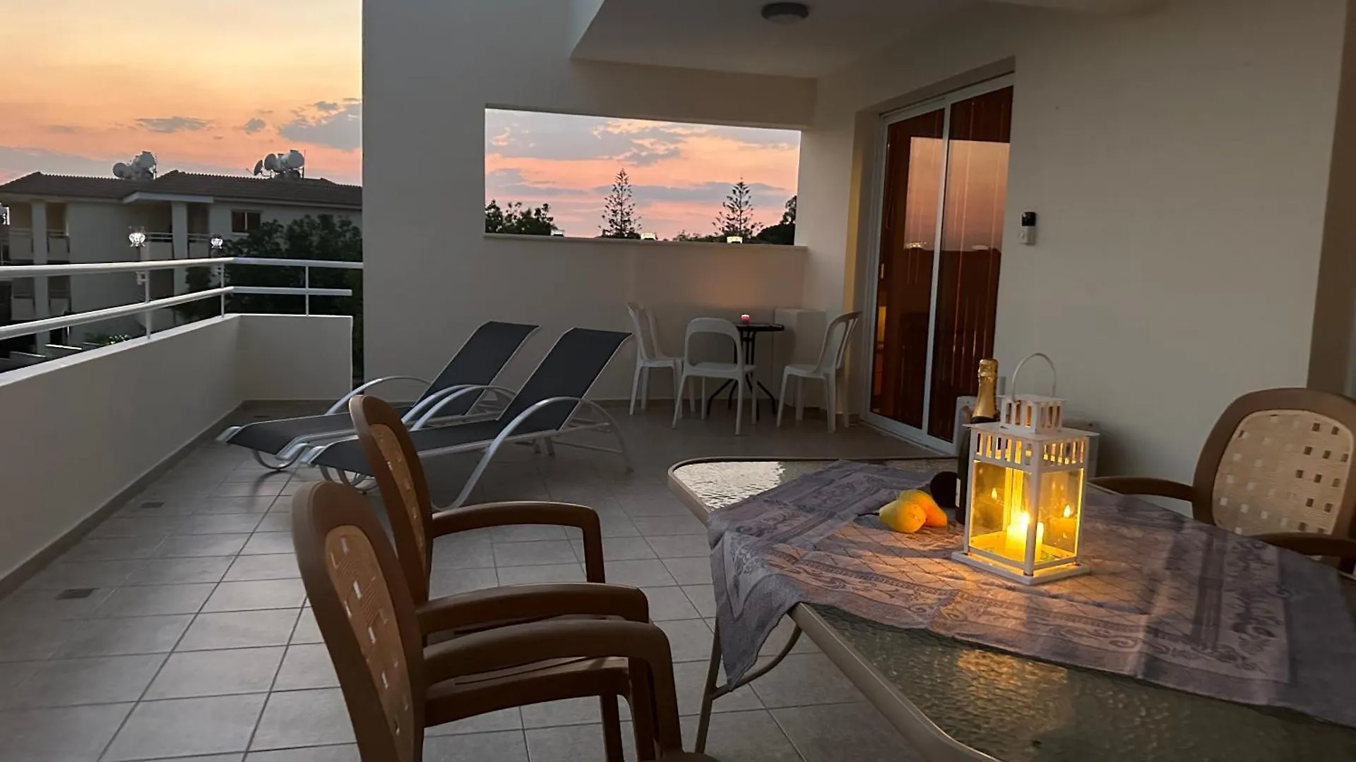 Nissi Elena - Sunshine 2 Bedroom Apt location