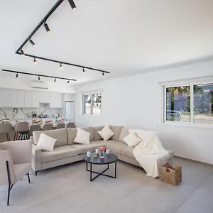 Kube Luxury Villa